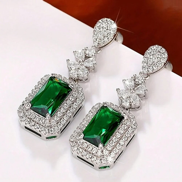 Women's Sparkling Exquisite Luxury Square Green Cubic Zirconia earrings - Picture 7 of 8